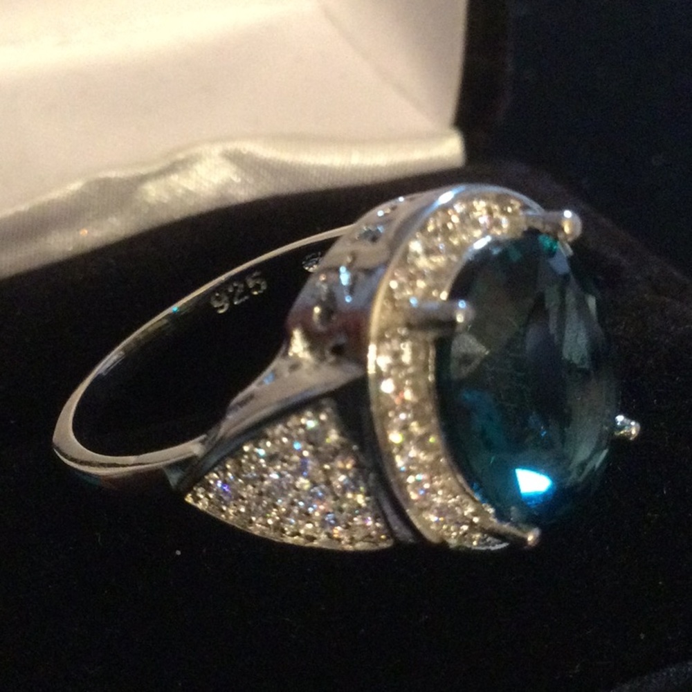 Elegant London Blue Topaz Ring - Picture 6 of 11